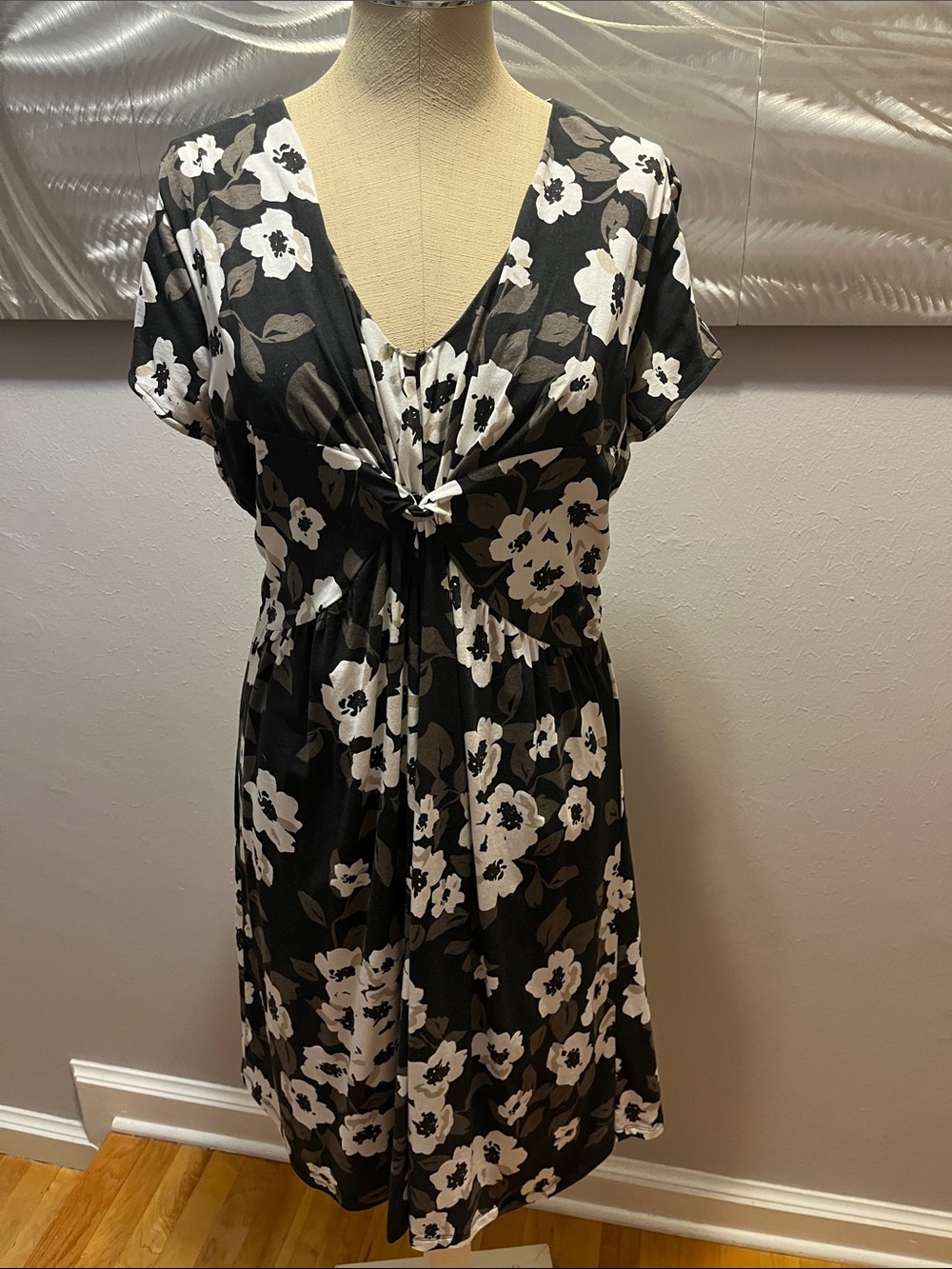 Garnet Hill Black and White Floral Knot-Front Dress